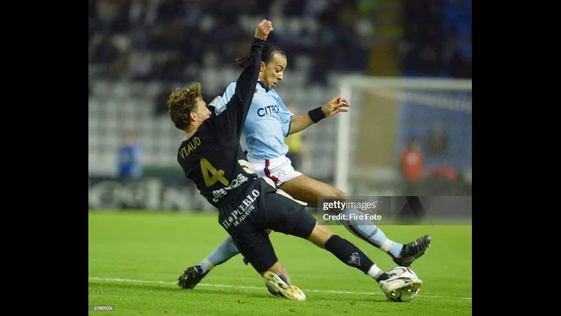 Cầu thủ Albacete vượt qua hàng phòng ngự Celta Vigo với tốc độ và kỹ thuật cá nhân Cầu thủ Albacete vượt qua hàng phòng ngự Celta Vigo với tốc độ và kỹ thuật cá nhân